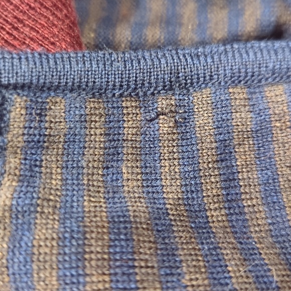 Peter Millar 100% Merino wool striped 1/4zip - Picture 7 of 7